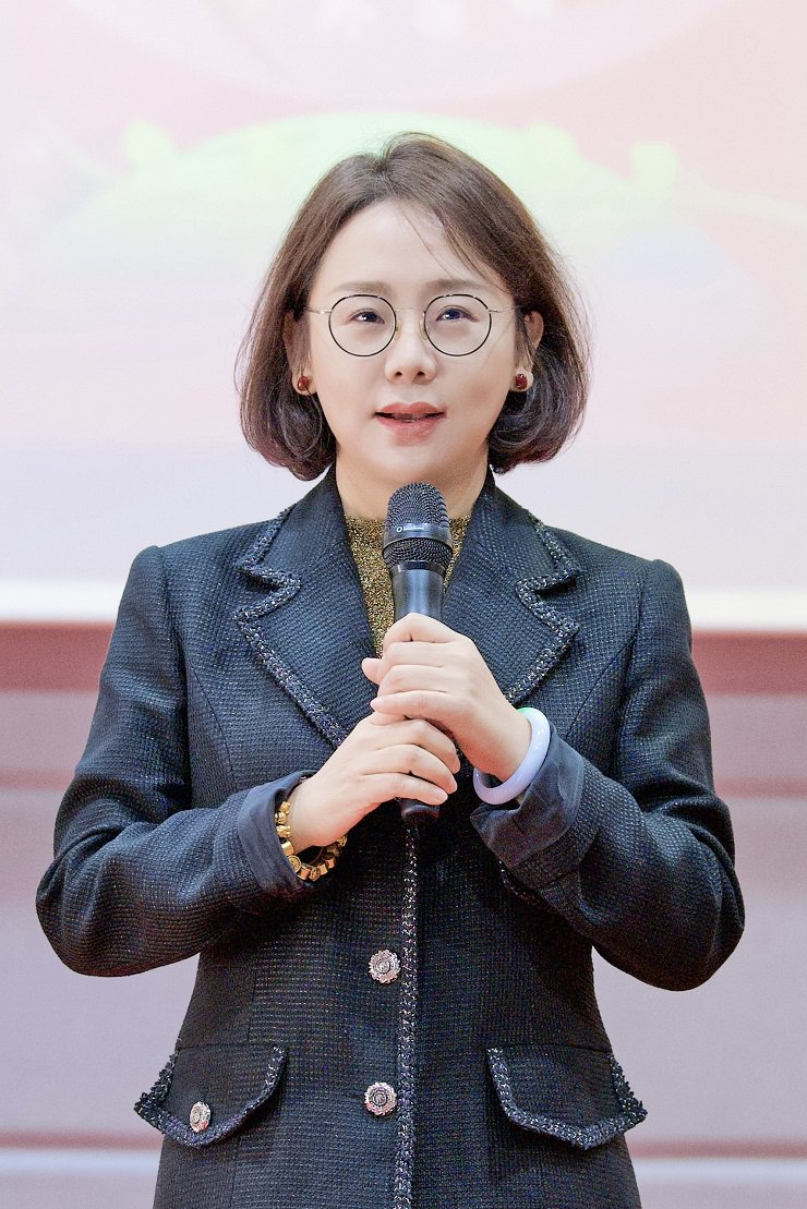 北京市新府学外国语学校初小部校长辛玲:探索无限世界 追寻未来之光