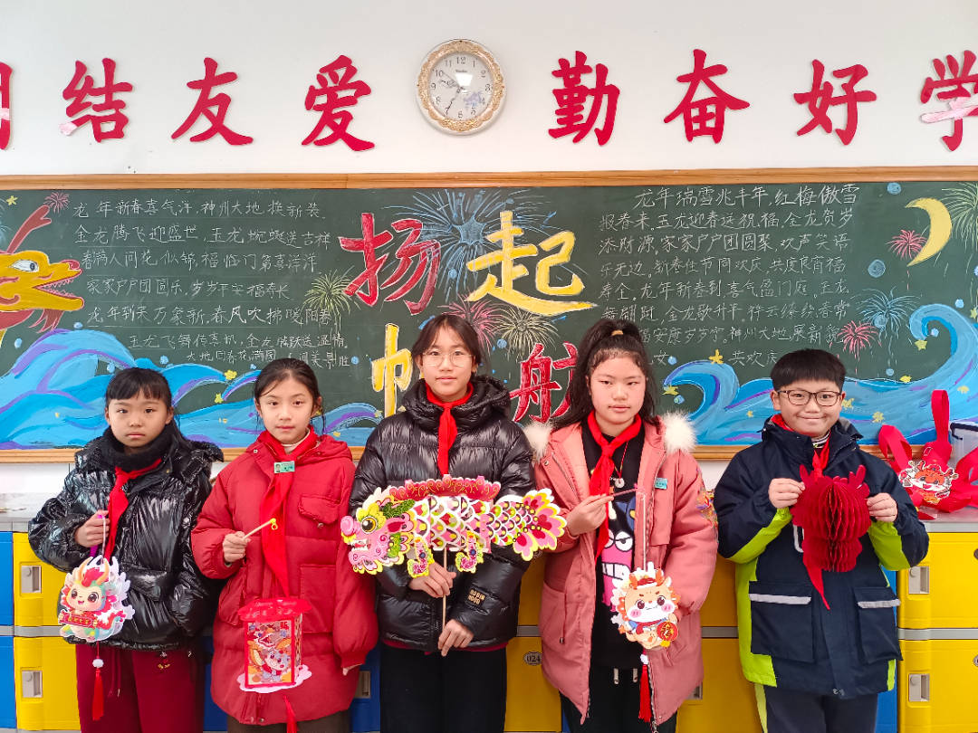 椒江区云健小学:龙行齖u201c齖u201c新学期 热辣滚烫启新篇_新浪财经