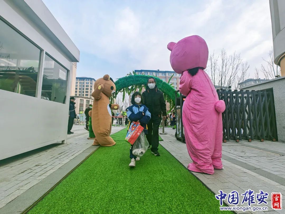 仪式感满满的"开学礼"迎来龙年春节后的首个开学日雄安容和容德幼儿园