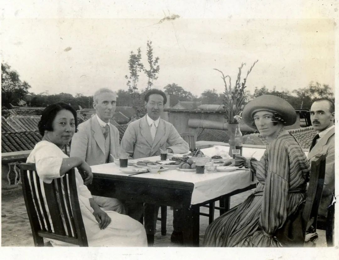 赵元任去时,不怎高兴,也没不高兴