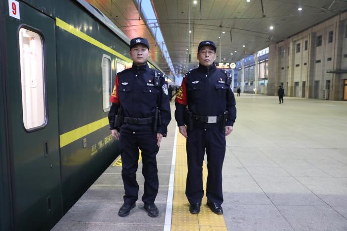 乘警老杨和小焦的"南来北往"