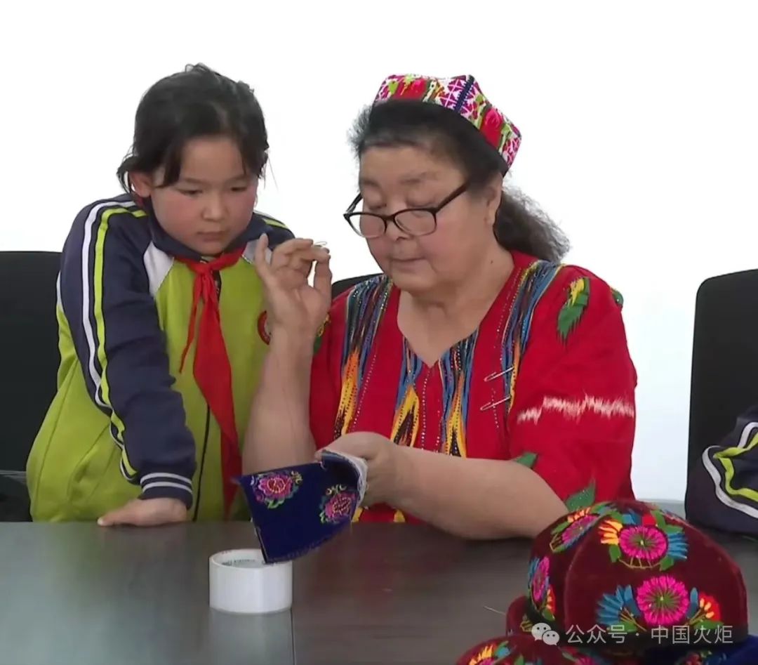 阿克苏地区2月25至28日,拜城县教科局关工委组织宣讲队赴各乡镇,城区