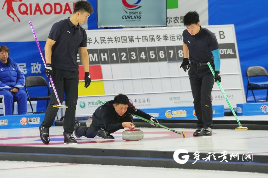 贵州冰壶运动员费学清,谢兴银站上最高领奖台_新浪财经_新浪网