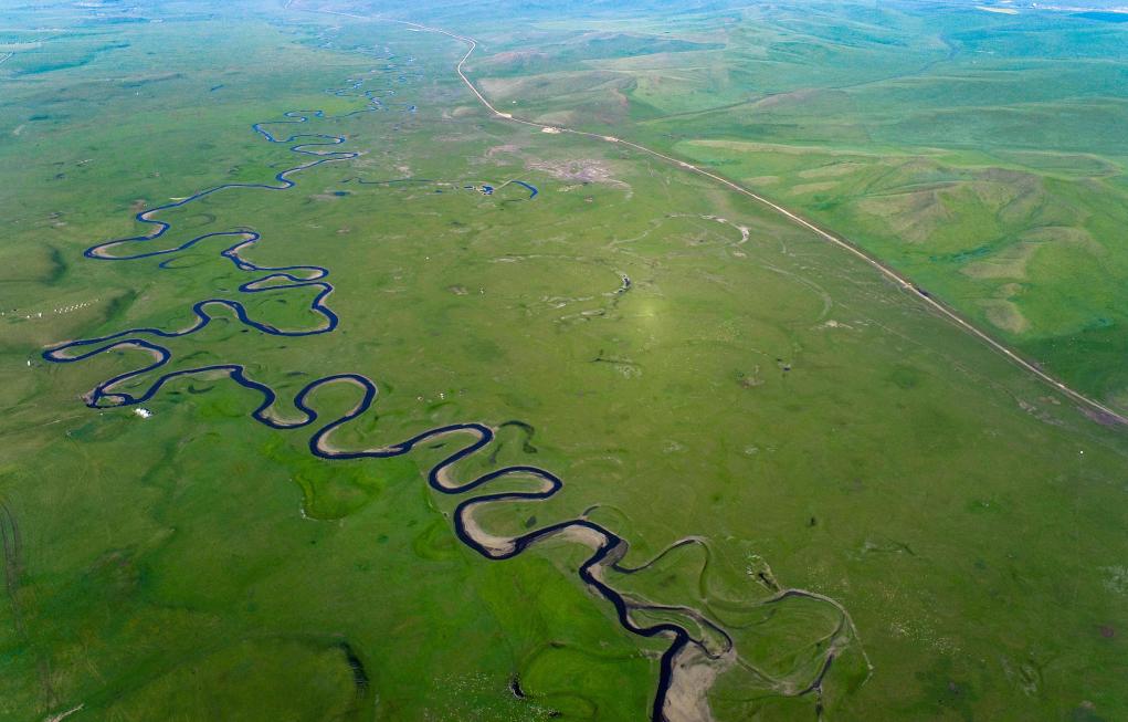 这是2023年7月18日在呼伦贝尔市陈巴尔虎旗境内拍摄的莫尔格勒河景色.