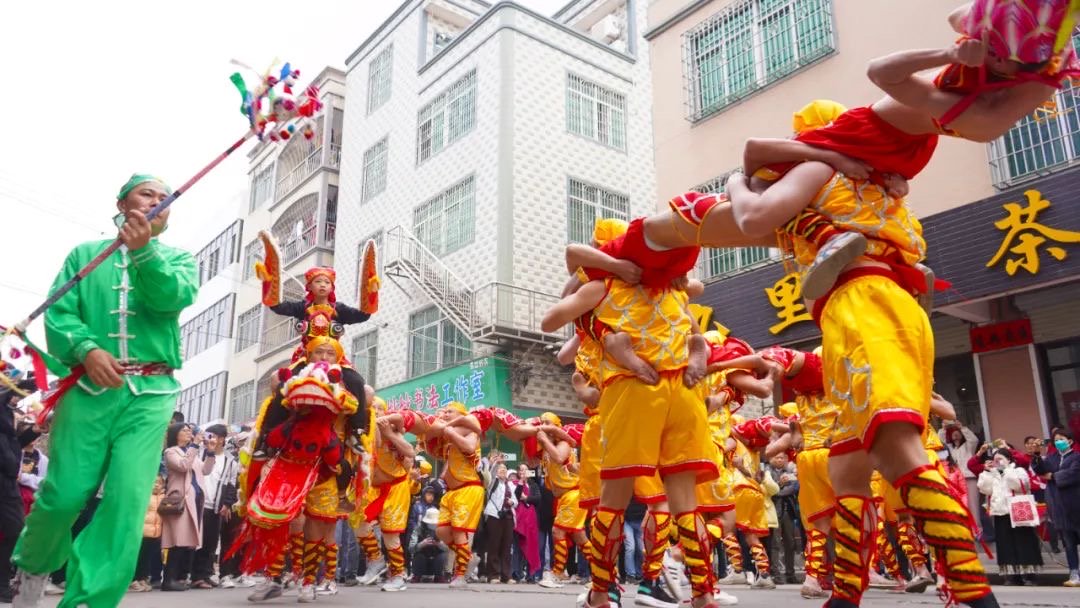 人龙舞,飘色巡游……广东湛江"年例"正热闹_新浪财经_新浪网
