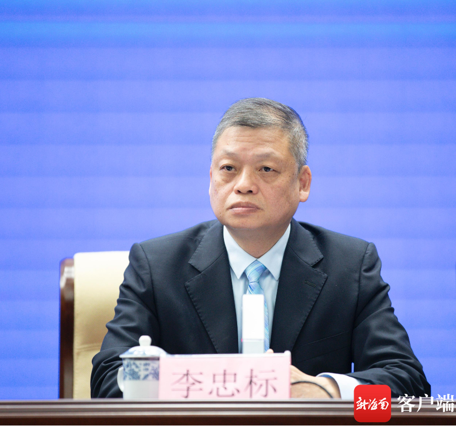 海口市人民政府副秘书长李忠标.