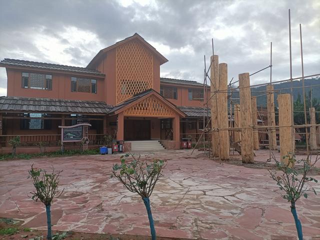 兰坪县通甸镇的普米族身处深山中,群山环绕的大自然美不胜收,且森林负