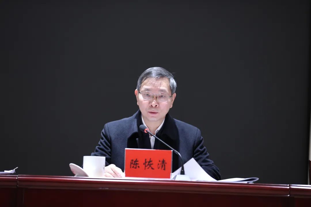 市委政法委书记王卫安主持会议,市领导聂方红,李武宁,杨英杰,罗绍昀