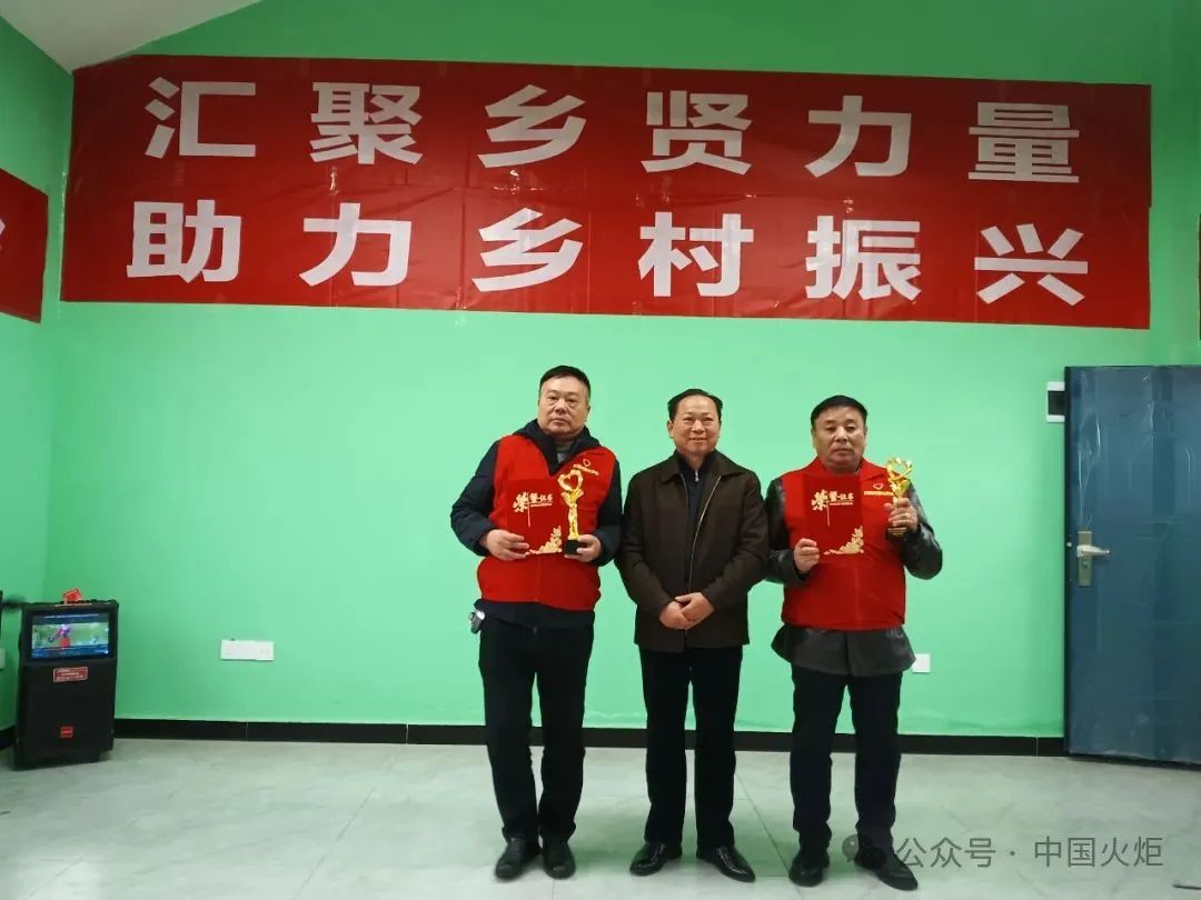 近日,高安市关工委联合市委宣传部,市民政局等单位在家风家教基地