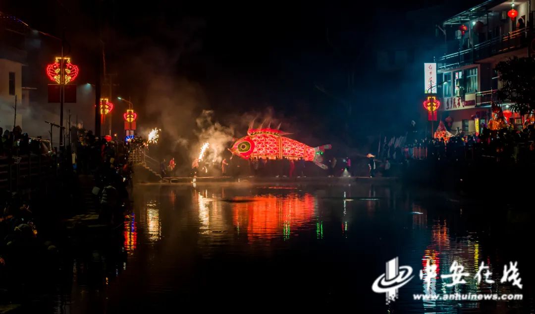 滁州《亭城灯会再度重启》赵辰摄安徽颍上《民俗闹春》王林洪摄安徽