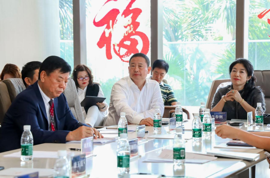 省民政厅养老服务处副处长陈伟彬,中国物协社区生活专委会主任李春俐