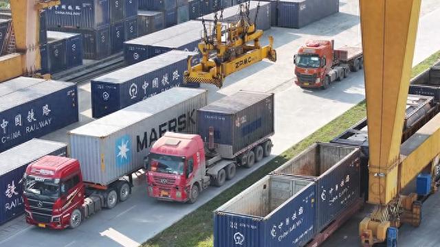 "钢铁驼队"!中越快通班列再提速,一趟节省超5个小时|南宁市_新浪财经_