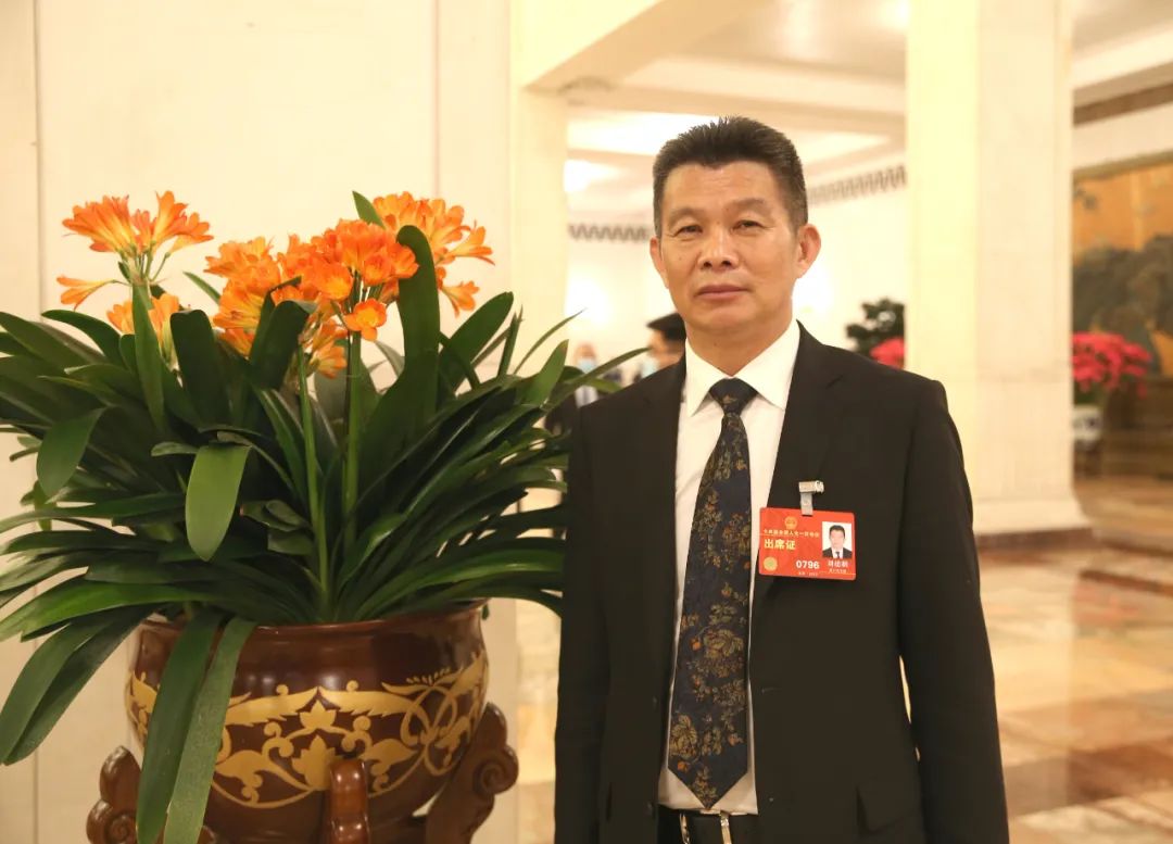 刘建明:把小小兰花种成村民"致富花"