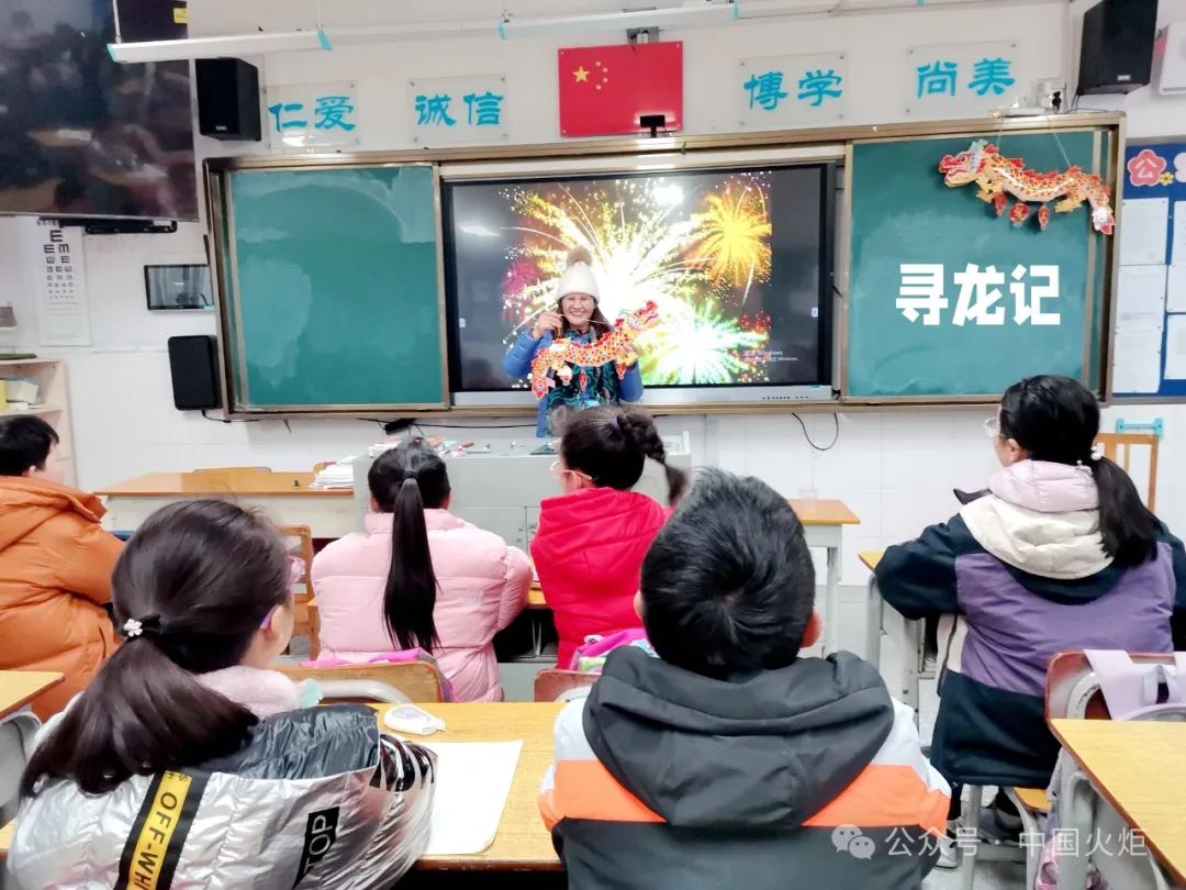 开展"爱国爱党,传承好家风"手抄报活动