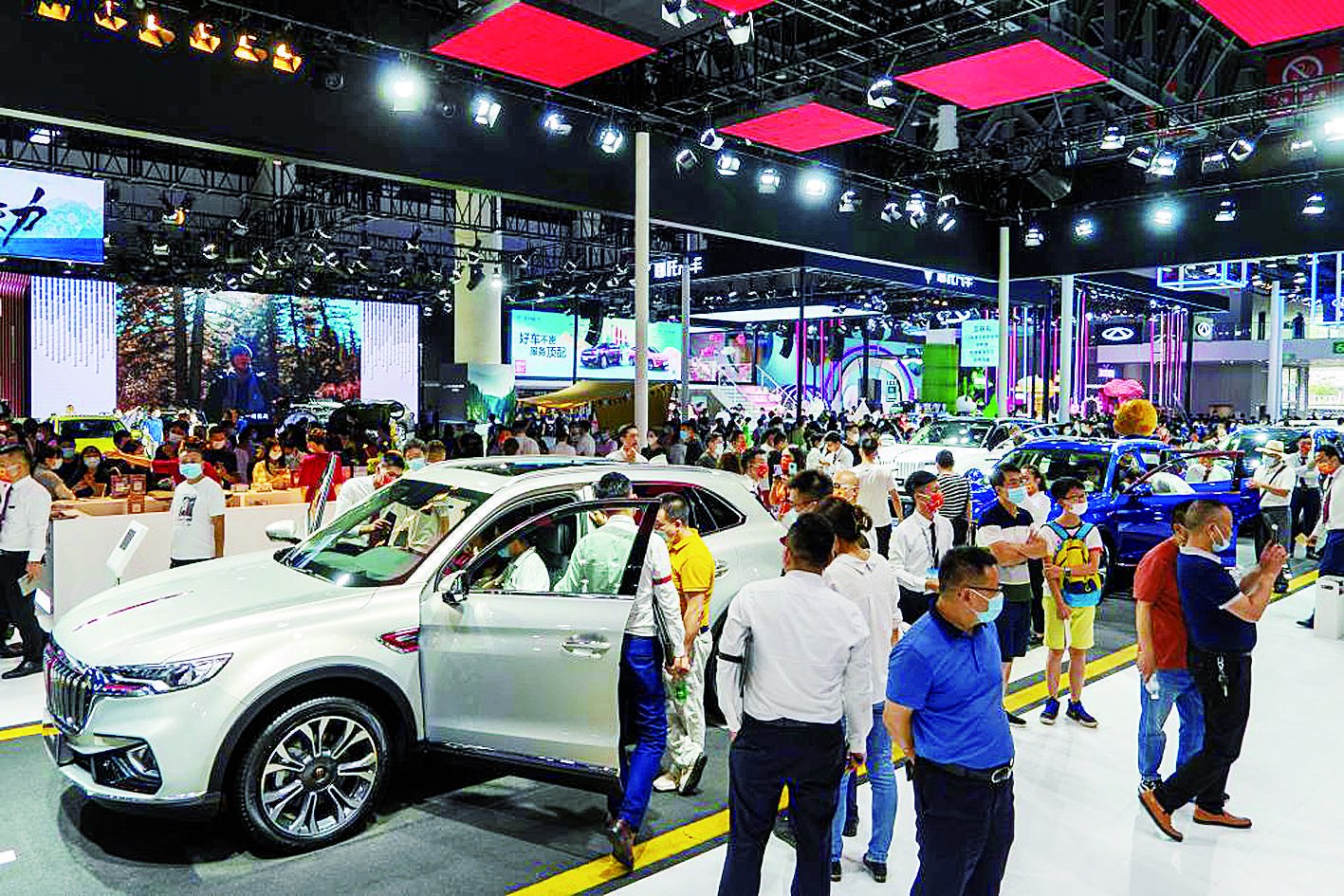 电车一再降  油车慌不慌?