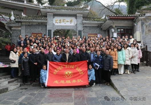 教育科学研究院副院长,正高级教师谢文斌,走进百年老校凤凰文昌阁小学