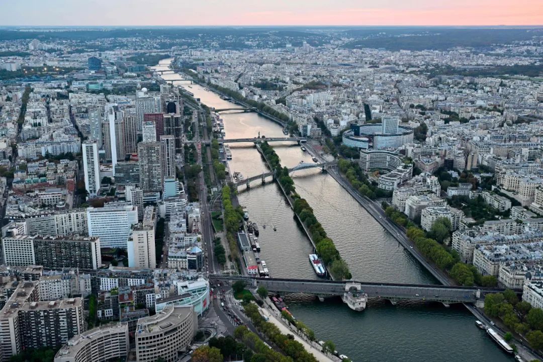 马克龙承诺"去塞纳河游泳"