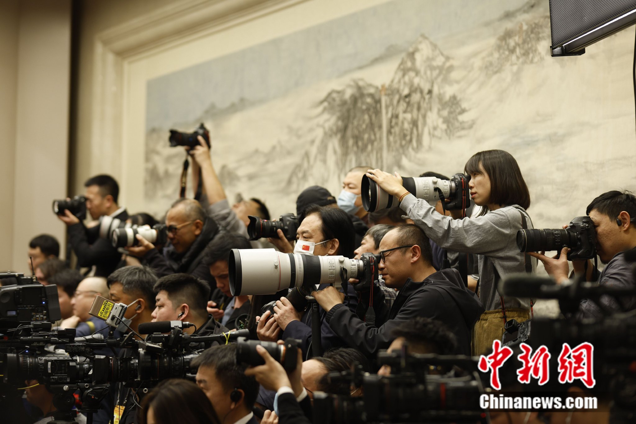 两会首场发布会:答中国经济,年轻人就业等问题|就业_新浪财经_新浪网