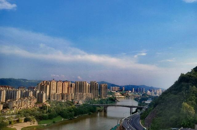 2024年达州市通川区两会召开 吹响"勇担当,铸辉煌,增荣光"冲锋号