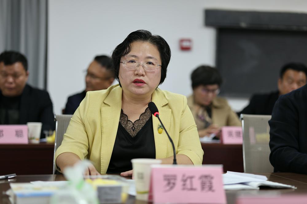 徐闻县县委书记罗红霞总结回顾"2020·219拼多多首场田头直播".