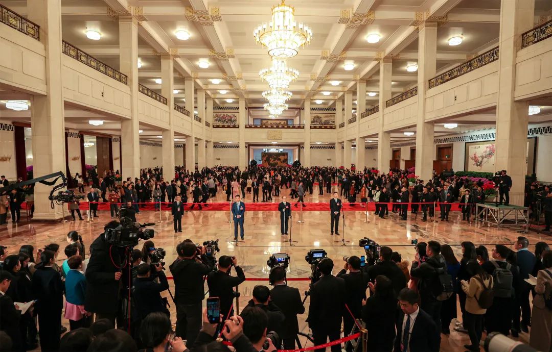 全国政协十四届二次会议首场"委员通道"正式开启.