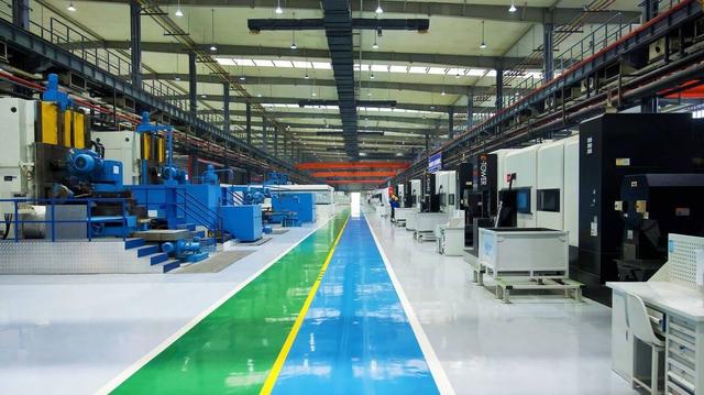 东方汽轮机叶片加工黑灯产线车间(李志强 摄)