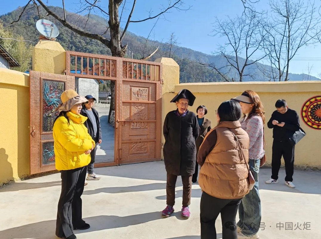 县关工委执行主任邱德明一行,先后前往越城镇,中所镇,新民镇,普雄镇