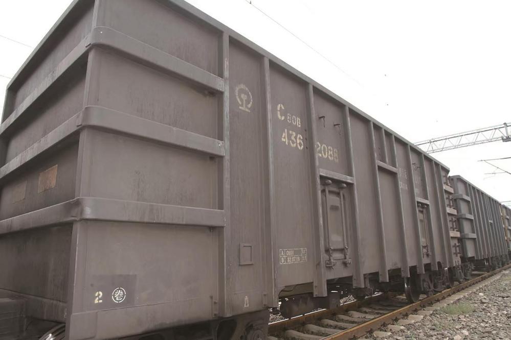 在唐胥铁路0公里处拍到了一辆20世纪60年代拱板型转向架的木帮敞车