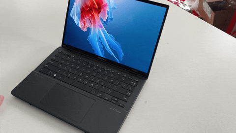 拆下物理键盘，二屏随即点亮