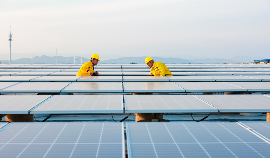 浙江金华工厂泛能网项目中的光伏发电设施.