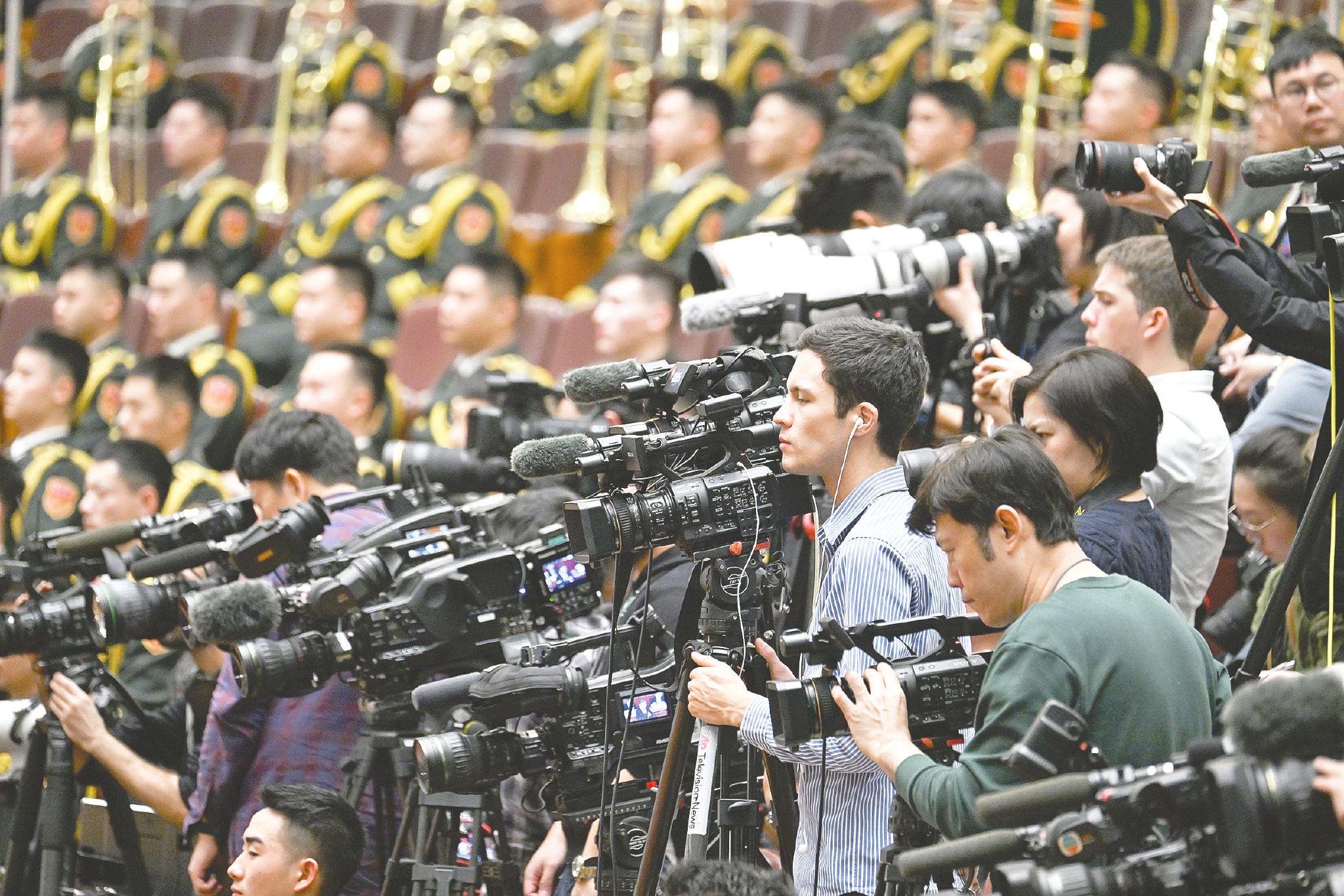 3月5日，第十四届寰球东谈主民代表大会第二次会议在北京东谈主民大礼堂开幕。这是记者在会场拍摄 新华社图