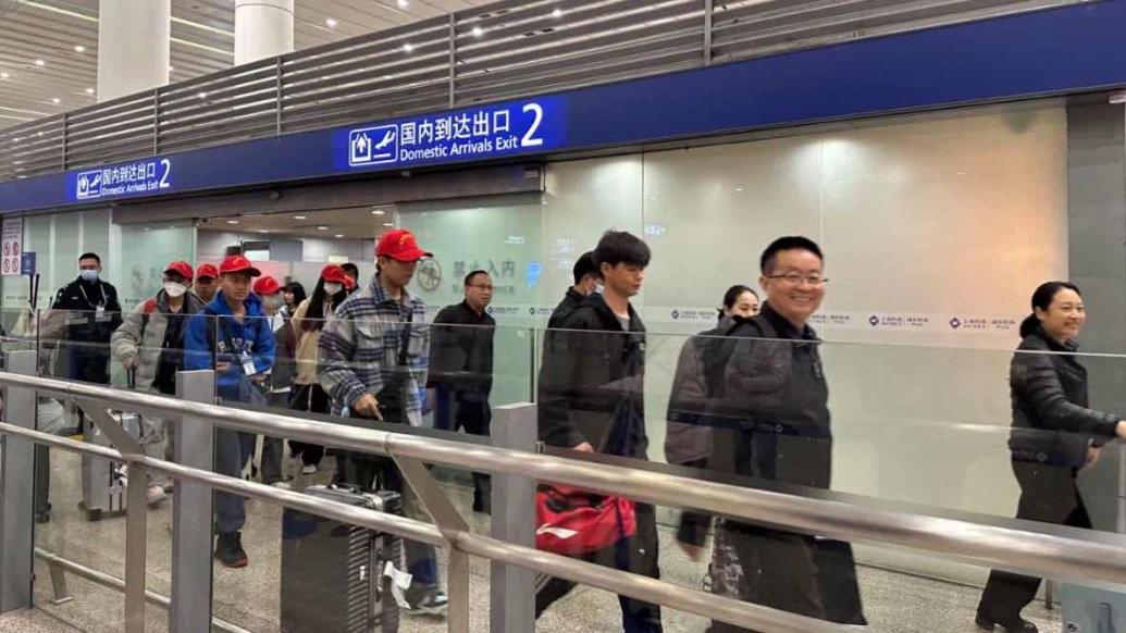2024年3月5日，88名云南临沧籍务工人员乘坐“临沧⇌上海”直飞航班抵达上海。上海崇明区 供图 