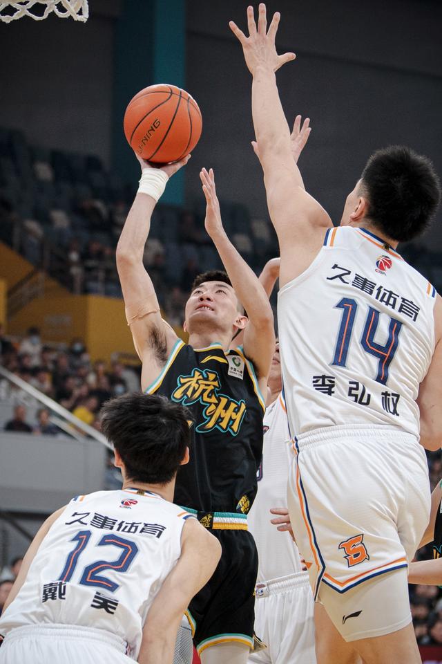 篮球——cba常规赛:上海久事胜浙江东阳光药|篮球_新浪财经_新浪网