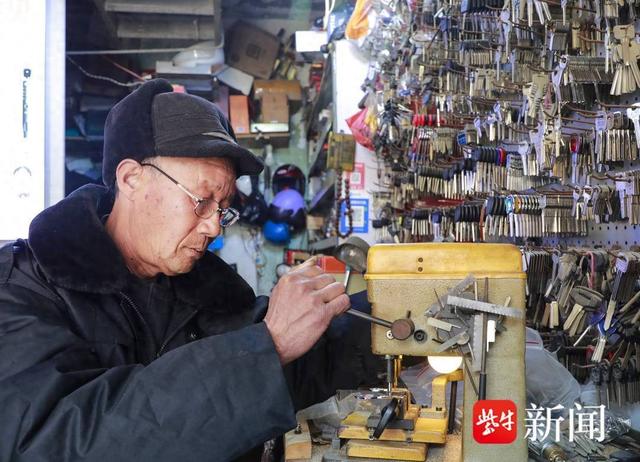 协助警察开锁擒贼,徐州开锁匠从业30年, 阅尽人间"