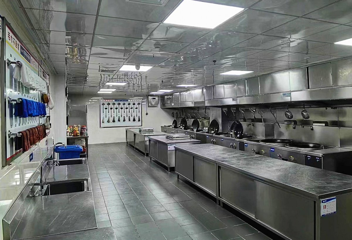 将防城港市市直机关食堂打造成防城港首家4d厨房,引入4d管理标准(即