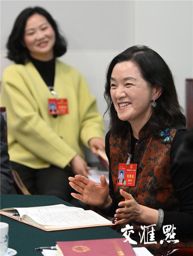 新华日报·交汇点记者 肖勇 万程鹏 余萍摄出席全国两会的人大代表和