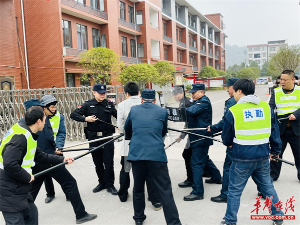 临武:反恐防暴勤演练 筑牢校园"防护墙"_新浪财经_新浪网