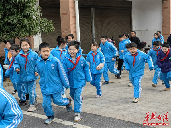天易金霞小学:加强应急演练 构建平安校园