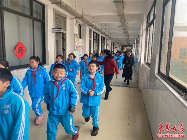 天易金霞小学:加强应急演练 构建平安校园