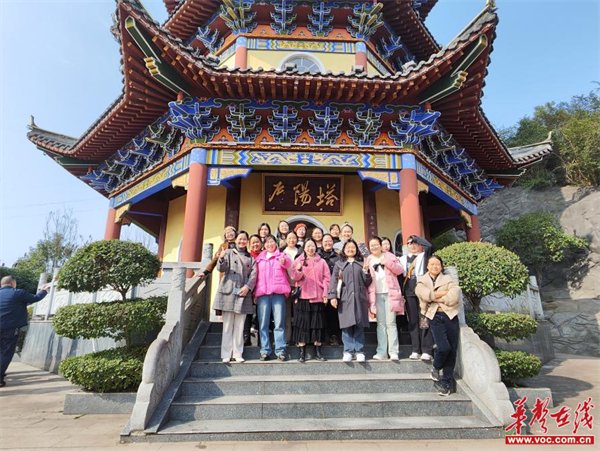 展巾帼新姿 扬时代风貌 辰溪二中开展共登辰阳塔活动|教职工_新浪财经