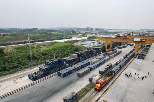 这是南宁国际铁路港(3月8日摄,无人机照片).新华社记者 曹祎铭 摄