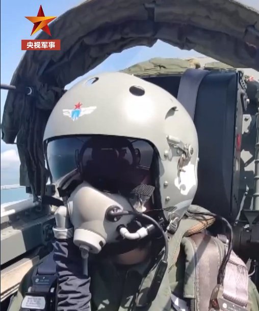 我国首批歼击机女飞多次成功处置空中特情|飞行员_新浪财经_新浪网