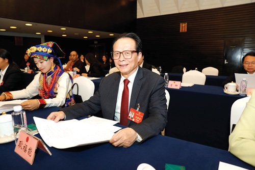 全国人大代表,好医生药业集团董事长耿福能: 心系群