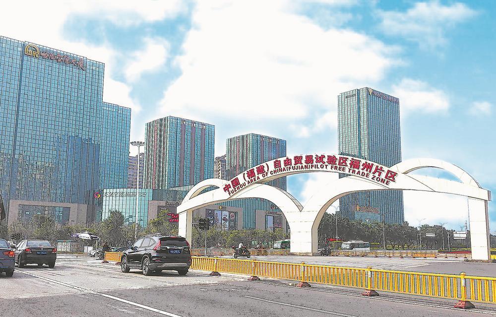 施辰静 摄"您好,这是您的台胞职业资格采信证书,请收好.