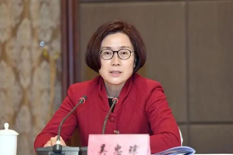 除了施小琳和韩立明外,还有江西省委副书记,赣州市委书记吴忠琼,湖南