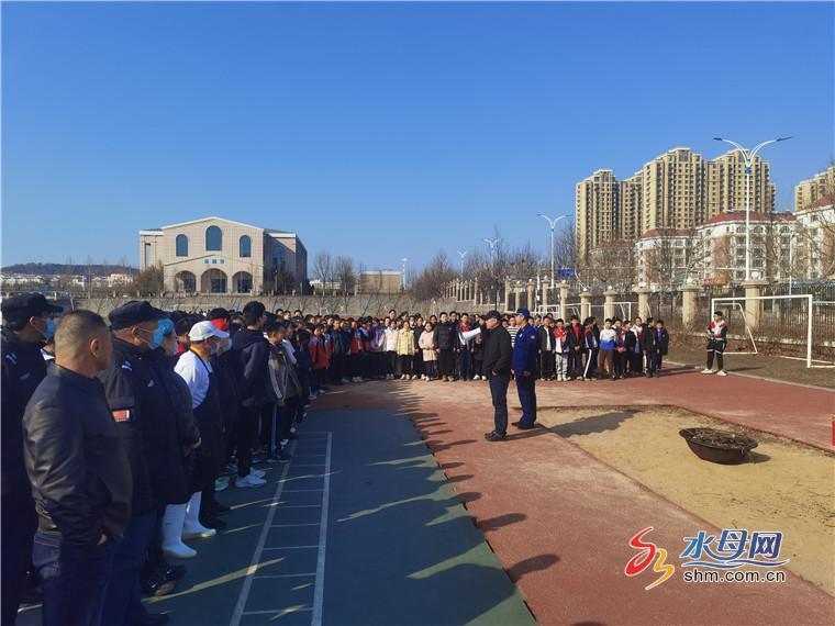 紧绷"安全弦"筑牢"防火墙"烟台港城中学组织消防安全演练|消防员_新浪