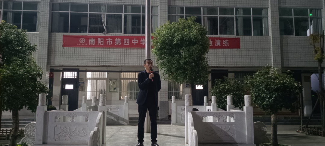 生命至上 防范先行——南阳市四中开展消防应急疏散演练|演练_新浪