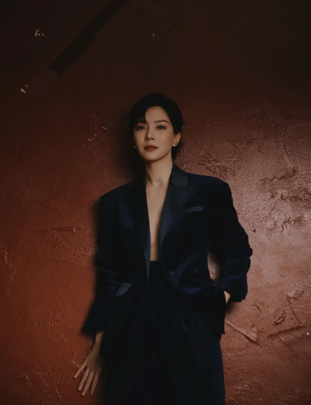 《不完美受害人》等知名剧集,还是《峰爆》《长安道》等电影,陈数总能