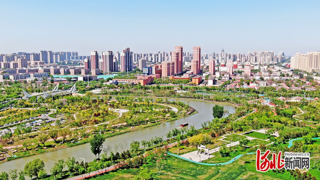 2023年4月30日航拍的京杭大运河沧州城区段.河北日报记者 张昊摄