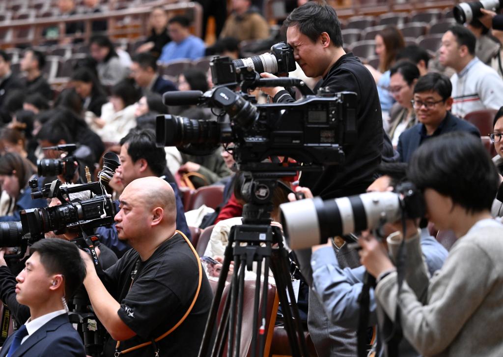 这是记者在采访.新华社记者 陈晔华 摄